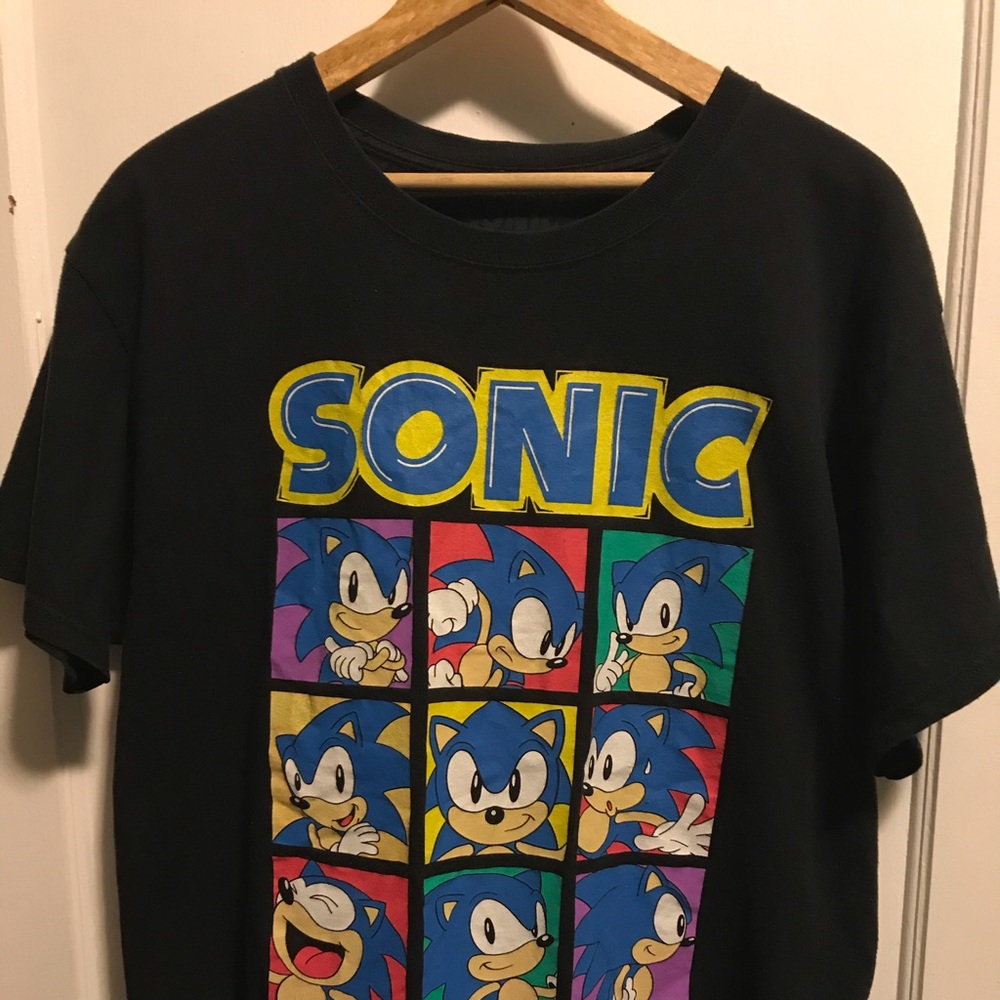 MUST READ Sonic the Hedgehog Graphic Tee. Men’s L